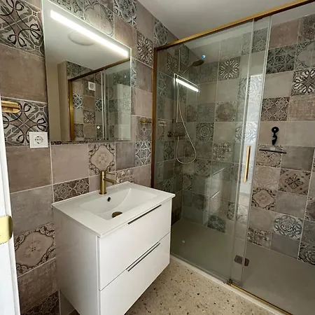 Vistas Al Mar Y Terraza Albufera * لقنت