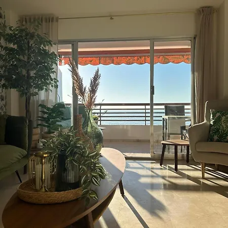 Vistas Al Mar Y Terraza Albufera * لقنت